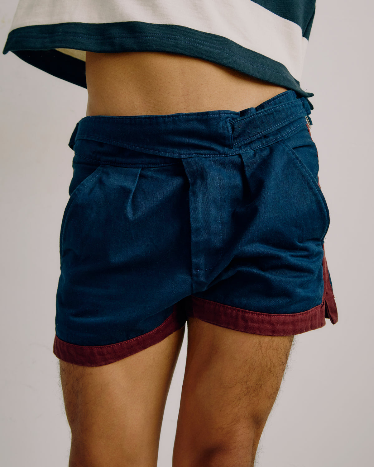 SCRUM HALF SHORTS NAVY/MAROON